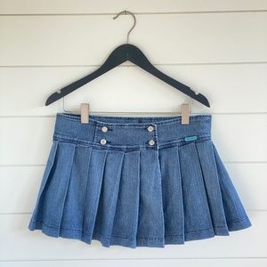 Short pleaded skirt in jeans // Size 7